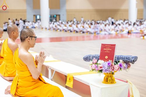 ภาพ No.138787:พิธีถวายกองทุนสนับสนุน การสร้างพระไตรปิฎกฉบับธรรมชัย และอนุรักษ์คัมภีร์ใบลาน น้อมบูชาธรรมหลวงพ่อธัมมชโย 80 ปี ณ ห้องแก้วสารพัดนึก 2 วัดพระธรรมกาย วันเสาร์ที่ 1 มิถุนายน พศ. 2567