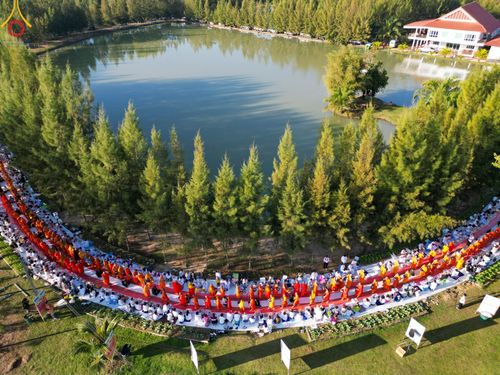 ภาพ No.104988:พิธีตักบาตรพระ ๑,๐๐๐ รูป ฉลองเมืองลำปาง ๑,๓๔๓ ปี วันเสาร์ที่ ๓๐ ธันวาคม พ.ศ. ๒๕๖๖ ณ ศูนย์ปฏิบัติธรรมลำปาง อำเภอเมือง จังหวัดลำปาง