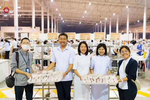 ภาพ No.121550:พิธีถวายภัตตาหารเป็นสังฆทาน แด่คณะพระธรรมยาตรา ปีที่ 12 วันที่ 31 มกราคม พ.ศ. 2567 ณ สภาธรรมกายสากล วัดพระธรรมกาย