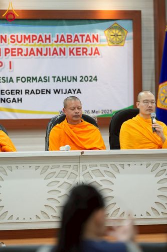 ภาพ No.227506:วันที่ 30 พฤษภาคม พ.ศ. 2568 สันติสุขจากสมาธิ แผ่ไพศาลในแดนอิเหนา : พระสงฆ์ไทยเยือนวิทยาลัยราเดนวิจายา อินโดนีเซีย