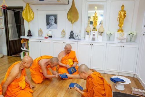 ภาพ No.84957:พิธีทำสามีจิกรรมและรับฟังโอวาท จากพระผู้ใหญ่ พระมหาเถระ พระสังฆาธิการ เนื่องในเทศกาลเข้าพรรษา ของคณะสงฆ์วัดพระธรรมกาย นำโดยหลวงพ่อทัตตชีโว วันที่ 3 สิงหาคม พ.ศ. 2566