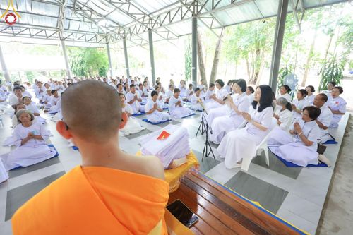 ภาพ No.158260:โครงการอบรมอุบาสก อุบาสิกาแก้ว  ตัวแทนทอดกฐิน 30,000 วัด ทั่วไทย บูชาธรรม 80 ปี หลวงพ่อธัมมชโย ระหว่างวันที่ 20-22 กันยายน พ.ศ. 2567 ณ จังหวัดบุรีรัมย์ รุ่นที่ 3