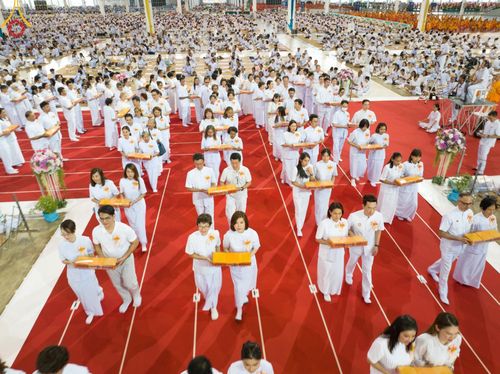 ภาพ No.167689:พิธีทอดกฐิน และ พิธีกรานกฐิน ในวันอาทิตย์ที่ 3 พฤศจิกายน พ.ศ. 2567 ณ วัดพระธรรมกาย จ.ปทุมธานี