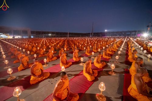 พิธีจุดประทีปถวายเป็นพุทธบูชา และบูชาธรรมมหาปูชนียาจารย์ พระมงคลเทพมุนี(สด จนฺทสโร) ในโครงการธรรมยาตรา กตัญญูบูชา มหาปูชนียาจารย์ พระมงคลเทพมุนี(สด จนฺทสโร) พระผู้ปราบมาร อนุสรณ์สถาน 7 แห่ง ปีที่ 12 วันที่ 31 มกราคม พ.ศ. 2567 ณ วัดพระธรรมกาย จ.ปทุมธานี (