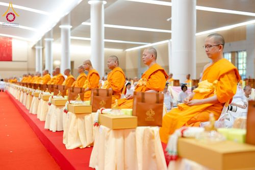 ภาพ No.272858:วันอาทิตย์ที่ 23 พฤศจิกายน พ.ศ.2568 พิธีมุทิตาสักการะ พระมหาเถระและพระเถระ ประจำปีพุทธศักราช 2568 ณ ห้องแก้วสารพัดนึก 2 สภาธรรมกายสากล  วัดพระธรรมกาย