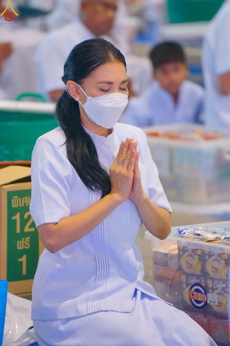 ภาพ No.89434:พิธีตักบาตร ข้าวสารอาหารแห้ง พิธีบูชาข้าวพระ และพิธีจุดเทียนใจ ไฟนิรันดร์  อนันตชัย ณ สภาธรรมกายสากล วัดพระธรรมกาย วันอาทิตย์ที่ 1 ตุลาคม พ.ศ. 2566