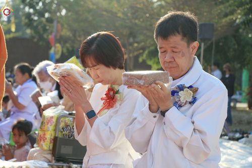 ภาพ No.75693:พิธีเจริญพระพุทธมนต์ และ ตักบาตรพระ 1,111 รูป  บำเพ็ญกุศลเพื่อถวายพระพรชัยมงคลแด่  สมเด็จพระเจ้าลูกเธอ เจ้าฟ้าพัชรกิติยาภา นเรนทิราเทพยวดี กรมหลวงราชสาริณีสิริพัชร มหาวัชรราชธิดา วันเสาร์ที่ 11 กุมภาพันธ์ พ.ศ. 2566 ณ วัดห้วยตองสัก อ.จอมทอง จ.เชียงใหม่