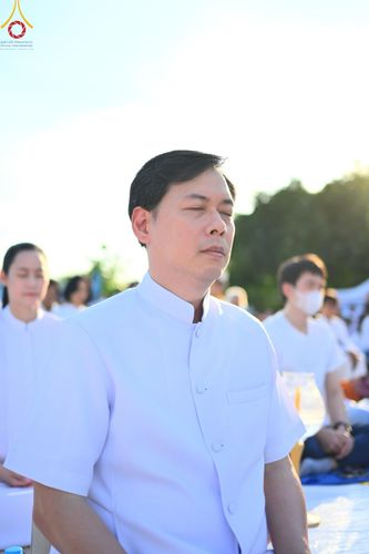 ภาพ No.192631:พิธีจุดประทีปถวายเป็นพุทธบูชา และบูชาธรรมมหาปูชนียาจารย์ ณ อนุสรณ์สถานคลองบางนางแท่น อ.สามพราน จ.นครปฐม ในโครงการธรรมยาตรา กตัญญูบูชา มหาปูชนียาจารย์ พระมงคลเทพมุนี(สด จนฺทสโร) พระผู้ปราบมาร อนุสรณ์สถาน 7 แห่ง ปีที่ 13 วันที่ 10 มกราคม พ.ศ. 2568