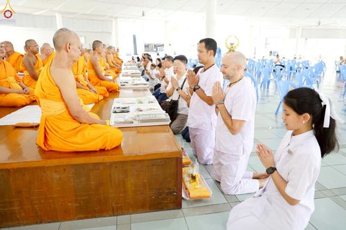 ภาพ No.248510:วันที่ 27 กันยายน พ.ศ. 2568 พิธีถวายเมนูสวรรค์เพื่อการบรรลุธรรม ณ หอฉันคุณยายอาจารย์ฯ วัดพระธรรมกาย