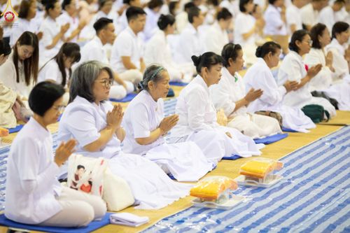 ภาพ No.188500:พิธีถวายภัตตาหารเป็นสังฆทาน แด่พระธรรมยาตรา ในโครงการธรรมยาตรา กตัญญูบูชา มหาปูชนียาจารย์ พระมงคลเทพมุนี(สด จนฺทสโร) พระผู้ปราบมาร อนุสรณ์สถาน 7 แห่ง ปีที่ 13 ณ สภาธรรมกายสากล วัดพระธรรมกาย วันที่ 3 มกราคม พ.ศ. 2568