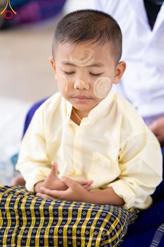 ภาพ No.99713:พิธีปฏิบัติธรรมและพิธีบูชาข้าวพระ ในวันอาทิตย์ต้นเดือนที่ 3 ธันวาคม พ.ศ. 2566 ณ สภาธรรมกายสากล วัดพระธรรมกาย จ.ปทุมธานี