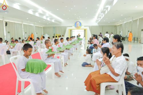 ภาพ No.216173:วันเสาร์ที่ 5 เมษายน พ.ศ. 2568 พิธีตัดปอยผม พิธีขอขมาผู้ปกครอง พิธีขอขมามอบผ้าไตร พิธีบรรพชา พิธีถวายบาตรสามเณร ณ ศูนย์ปฏิบัติธรรมและศูนย์อบรมเยาวชนเพชรบุรี ต.ท่าแลง อ.ท่ายาง จ.เพชรบุรี