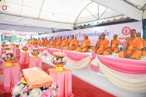 ภาพ No.158098:พิธีทอดผ้าป่า ติดตั้งแผ่นสิริฉะทะนะรัสมี(หลังคา) อาคาร 80 ปี หลวงพ่อธัมมชโย วันอาทิตย์ที่ 22 กันยายน พ.ศ. 2567 ณ ศูนย์ปฏิบัติธรรมวิหารแดง อ.วิหารแดง จ.สระบุรี