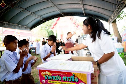 ภาพ No.234367:วันพฤหัสบดีที่ 24 กรกฎาคม พ.ศ. 2568 พิธีถวายสังฆทานแก่คณะสงฆ์ 323 วัด , พิธีมอบกองทุนหนุนแรงใจช่วยครูใต้ , พิธีทำบุญส่วนกุศลแด่ผู้วายชนม์ ในเหตุการณ์ความไม่สงบ 4 จังหวัด ชายแดนภาคใต้ (ปัตตานี , ยะลา , นราธิวาส , สงขลา) ปีที่ 21 ครั้งที่ 179 ณ วัดเวฬุวัน 