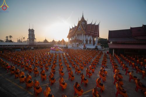 ภาพ No.197625:พิธีตักบาตรพระธรรมยาตรา ณ อนุสรณ์สถานลำดับที่ 4 สถานที่เกิดด้วยกายธรรม วัดโบสถ์(บน) ต.บางคูเวียง จ.นนทบุรี ในโครงการธรรมยาตรา กตัญญูบูชา มหาปูชนียาจารย์ พระมงคลเทพมุนี(สด จนฺทสโร) พระผู้ปราบมาร อนุสรณ์สถาน 7 แห่ง ปีที่ 13 วันที่ 19 มกราคม พ.ศ. 2568