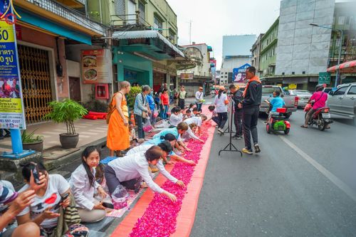 ภาพ No.129990:V.34 เพื่อธรรมเพื่อบางกล่ำ การรับบุญของเจ้าหน้าที่หน่วยงานต่างๆ  เพื่องานธรรมยาตราอัญเชิญพระบรมสารีริกธาตุ ประดิษฐาน ณ มหารัตนเจดีย์สิริปทุมสวรรค์ (เจดีย์อริยพุทธะ 5 พระองค์) ณ ศูนย์ปฏิบัติธรรมภาคใต้ อ.บางกล่ำ จ.สงขลา ระหว่างวันที่ 9-10 มีนาคม พ.ศ. 2567