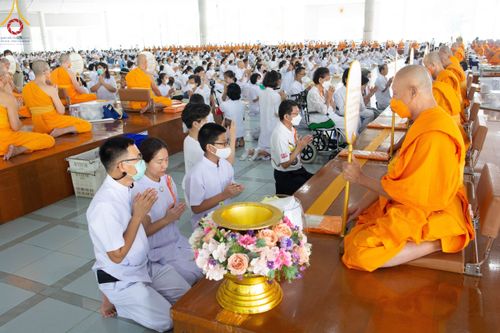 ภาพ No.91537:พิธีบุพเปตพลี ครั้งที่ 142 ร่วมอุทิศบุญแด่หมู่ญาติที่ล่วงลับไปแล้ว และสืบทอดอายุพระพุทธศาสนา วันอาทิตย์ที่ 29 ตุลาคม พ.ศ. 2566 (วันพระขึ้น 15 ค่ำ เดือน 11) ณ หอฉันคุณยายอาจารย์ฯ วัดพระธรรมกาย