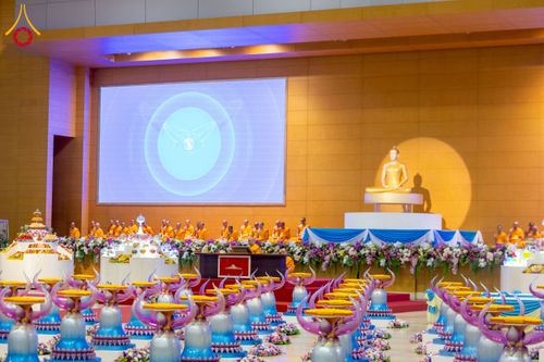 ภาพ No.215287:วันอาทิตย์ต้นเดือนที่ 6 เมษายน พ.ศ. 2568 พิธีบูชาข้าวพระ สภาธรรมกายสากล วัดพระธรรมกาย