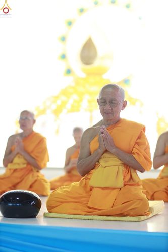 ภาพ No.263885:วันอาทิตย์ที่ 2 พฤศจิกายน พ.ศ. 2568 พิธีตักบาตรอาทิตย์ต้นเดือน ณ บ้านแก้วเรือนทองคุณยายฯ วัดพระธรรมกาย