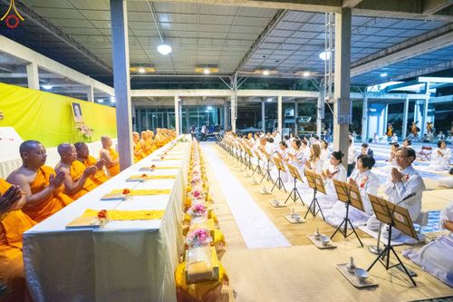 ภาพ No.188897:พิธีถวายภัตตาหารเป็นสังฆทาน แด่พระธรรมยาตรา ในโครงการธรรมยาตรา กตัญญูบูชา มหาปูชนียาจารย์ พระมงคลเทพมุนี(สด จนฺทสโร) พระผู้ปราบมาร ปีที่ 13 ณ อนุสรณ์สถานมหาวิหารพระมงคลเทพมุนี (โลตัสแลนด์) อ.สองพี่น้อง จ.สุพรรณบุรี วันที่ 4 มกราคม พ.ศ.2568