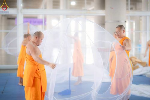 ภาพ No.218253:วันที่ 12-18 เมษายน พ.ศ. 2568 พระภิกษุและเจ้าหน้าที่อาสาสมัคร เตรียมพื้นที่ต้อนรับพักค้างพระสังฆาธิการ เนื่องในงานวันคุ้มครองโลก 22 เมษายน พ.ศ. 2568