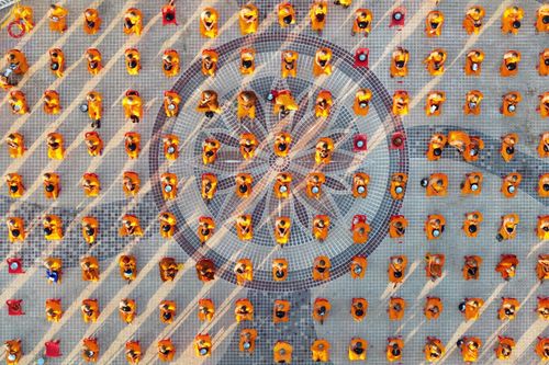 ภาพ No.184707:พิธีตักบาตรพระ 10,000 รูป ครั้งที่ 3 เนื่องในโอกาส 193 ปี จังหวัดกาญจนบุรี อุทิศส่วนกุศลให้แด่บรรพชน และเพื่อช่วยเหลือผู้ประสบภัยพิบัติต่างๆ วันเสาร์ที่ 21 ธันวาคม พ.ศ. 2567