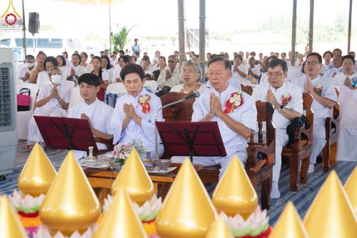 ภาพ No.91385:พิธีทอดผ้าป่ายกยอดดอกบัวสิริปทุมทิพย์  ประดิษฐาน ณ ปทุมเจดีย์  (เจดีย์พระพุทธเจ้า ๕ พระองค์) ณ ศูนย์อบรมเยาวชนจังหวัดปัตตานี 22 ตุลาคม พ.ศ.2566