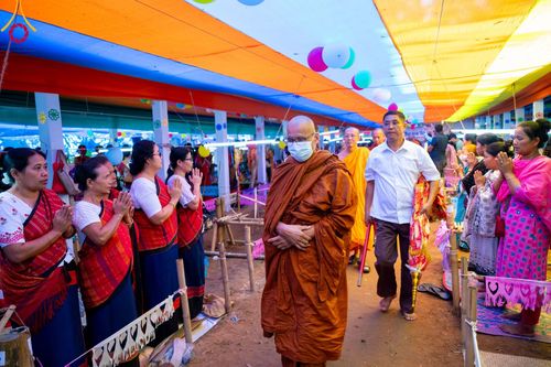 ภาพ No.98594:พิธีทอดกฐินสมทบวัดกัลยาณมิตรต่างประเทศ ณ วัดราชบัณนะวิหาร เมืองรังกามาติ ประเทศบังกลาเทศ วันศุกร์ที่ 24 พฤศจิกายน พ.ศ. 2566