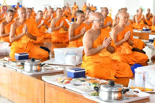 ภาพ No.165765:พิธีถวายภัตตาหารเมนูสวรรค์ วันที่ 26 ตุลาคม พ.ศ. 2567 ณ หอฉันคุณยายอาจารย์ฯ วัดพระธรรมกาย