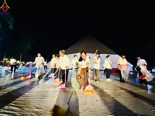 ภาพ No.108248:V.5 ทุ่มพลัง การเตรียมงาน เก็บงาน การรับบุญของเจ้าหน้าที่หน่วยงานต่างๆ เพื่อโครงการธรรมยาตรา กตัญญูบูชามหาปูชนียาจารย์ พระมงคลเทพมุนี (สด จนฺทสโร) พระผู้ปราบมาร อนุสรณ์สถาน 7 แห่ง ปีที่ 12 ระหว่างวันที่ 2 - 31 มกราคม พ.ศ. 2567