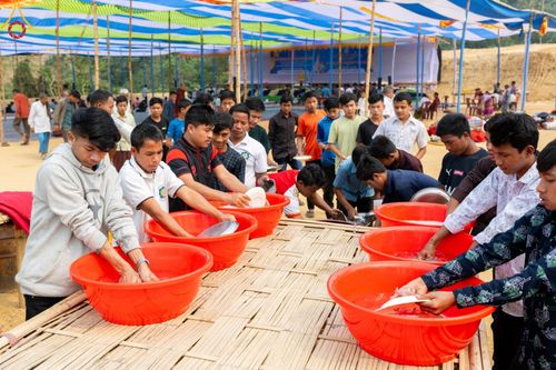 ภาพ No.127582:Photo Story ปฐมบรรพชาชาวพุทธมาร์มา Episode 2/5 วันที่ 6-7 กุมภาพันธ์ พ.ศ. 2567  โครงการบรรพชาครั้งประวัติศาสตร์ แห่งเทือกเขาจิตตะกอง  ครั้งแรกของชาวพุทธมาร์มา บังกลาเทศ บูชาธรรม 80 ปีหลวงพ่อธัมมชโย ณ วัดธัมจักร อรัญกุฏิ เมืองรัมการ์ คาร์กาชารี บังกลาเทศ