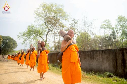 ภาพ No.212887:วันที่ 14 - 15 มีนาคม พ.ศ. 2568 คณะสงฆ์และสามเณรเดินธรรมยาตรา ในโครงการบวชสามเณรเนปาล 500 รูป ไปยังสถานที่รอบมายาเทวีและลุมพินีเกรด ณ ลุมพินี ประเทศเนปาล
