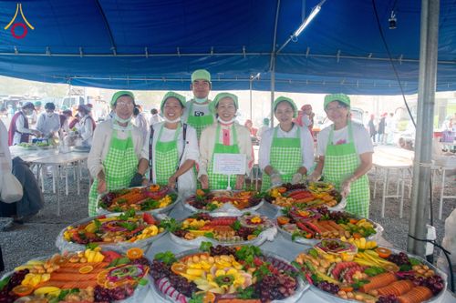 ภาพ No.201790:พิธีถวายภัตตาหารเป็นสังฆทาน แด่พระธรรมยาตรา ณ อนุสรณ์สถานบางปลา วัดบางปลา อำเภอบางเลน จังหวัดนครปฐม ในโครงการธรรมยาตรา กตัญญูบูชา มหาปูชนียาจารย์ พระมงคลเทพมุนี(สด จนฺทสโร) พระผู้ปราบมาร อนุสรณ์สถาน 7 แห่ง ปีที่ 13 วันที่ 26 มกราคม พ.ศ. 2568