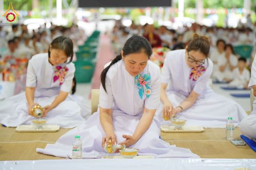 ภาพ No.144268:พิธีตักบาตรพระใหม่  โครงการบรรพชาอุปสมบทหมู่ ธรรมทายาทนานาชาติ (ภาษาจีน) ณ อาคารโถงช้าง วัดพระธรรมกาย วันอาทิตย์ที่ 14 กรกฎาคม พ.ศ. 2567