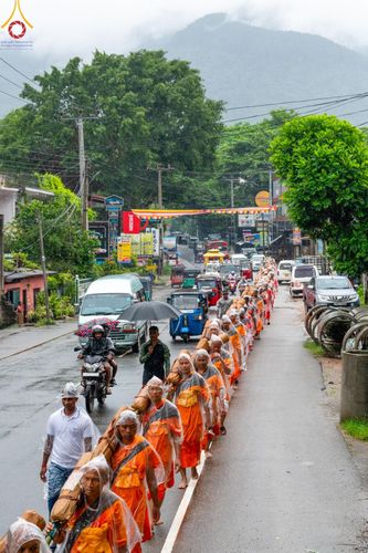 ภาพ No.140920:PhotoStory มหาศรัทธา ธรรมยาตราศรีลังกา EP.5 โครงการสยาม-ลังกา ธรรมยาตรา ฉลองเทศกาลวิสาขบูชาแห่งชาติ ศรีลังกา บูชาธรรม 80 ปีหลวงพ่อธัมมชโย เส้นทางจาก เมืองดัมบูลลา ไปยัง เมืองมาตะเล ตั้งแต่วันที่ 17-20 พฤษภาคม พ.ศ.2567