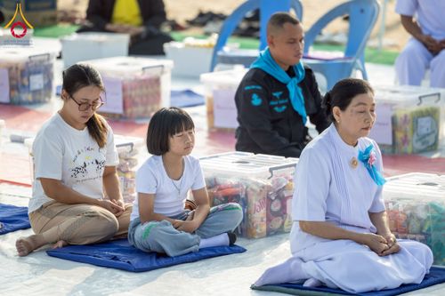 ภาพ No.230141:วันเสาร์ที่ 28 มิถุนายน พ.ศ. 2568 พิธีถวายสังฆทาน 323 วัด 4 จังหวัดชายแดนใต้ ปีที่ 21 ครั้งที่ 178 พิธีมอบกองทุนหนุนแรงใจช่วยครูใต้ ปีที่ 18 ครั้งที่ 142 ณ ศูนย์อบรมเยาวชนจังหวัดปัตตานี