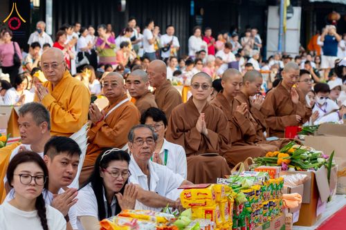 ภาพ No.147852:มหาสังฆทานครั้งยิ่งใหญ่ ตักบาตรพระ 10,000 รูป คณะสงฆ์ 4 ประเทศ 14 จังหวัดภาคใต้ วันอาทิตย์ที่ 11 สิงหาคม พ.ศ. 2567 ณ นิพัทธ์อุทิศ 3 ใจกลางนครหาดใหญ่ จ.สงขลา