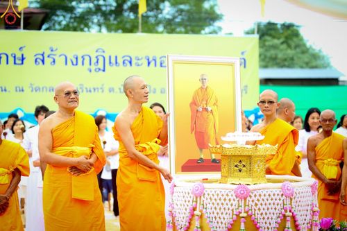 ภาพ No.140434:พิธีตอกเสาเข็มเป็นปฐมฤกษ์ เพื่อสร้างกุฎิและหอสวดมนต์ และพิธีทอดผ้าป่าบำรุงวัด ณ วัดกลางธนรินทร์ ต.บ้านแป้ง อ.พรหมบุรี จ.สิงห์บุรี วันอาทิตย์ที่ 9 มิถุนายน พ.ศ.2567