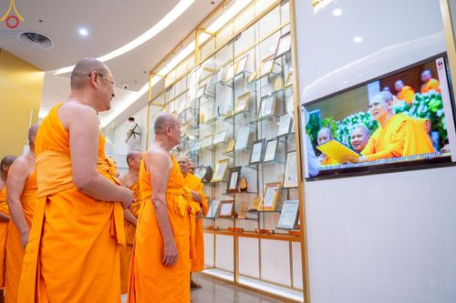 ภาพ No.103715:พิธีเปิดห้องนิทรรศการเพื่อสันติภาพโลก World Peace Lies Within ONE MAN'S VISION   วาระอายุวัฒนมงคล 83 ปี หลวงพ่อทัตตชีโว ณ ชั้น 2 อาคาร 100 ปี คุณยายอาจารย์ฯ วัดพระธรรมกาย วันพฤหัสบดีที่ 21 ธันวาคม พ.ศ. 2566