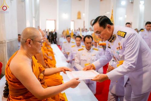 ภาพ No.214758:พิธีต้อนรับสัญญาบัตร พัดยศ พระราชวิเทศวชิรเวที (บัณฑิต วรปญฺโญ) เจ้าอาวาสวัดพระธรรมกายสกอตแลนด์ สหราชอาณาจักร ผู้ช่วยเจ้าอาวาสวัดพระธรรมกาย ณ อุโบสถพระไตรปิฏก วัดพระธรรมกาย