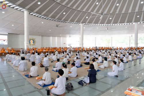 ภาพ No.134759:พิธีบุพเปตพลี ครั้งที่ 148 อุทิศบุญแด่หมู่ญาติที่ล่วงลับไปแล้ว (วันพระ แรม 15 ค่ำ เดือน 4) ณ หอฉันคุณยายอาจารย์ฯ วัดพระธรรมกาย จ.ปทุมธานี