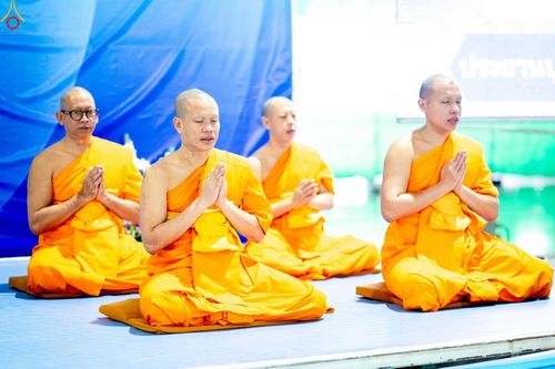 ภาพ No.235305:วันที่ 27 กรกฎาคม พ.ศ. 2568 พิธีตักบาตรฉลองพระใหม่ โครงการบรรพชาและอุปสมบทมู่รุ่นเข้าพรรษา ณ วัดพระธรรมกาย