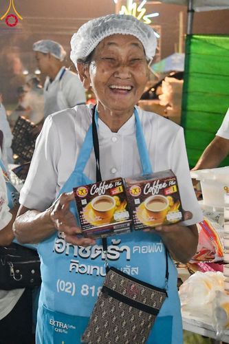 ภาพ No.108075:พิธีถวายภัตตาหารเป็นสังฆทาน แด่คณะพระธรรมยาตราฯ ในโครงการธรรมยาตรากตัญญูบูชา มหาปูชนียาจารย์ พระมงคลเทพมุนี(สด จนฺทสโร) พระผู้ปราบมาร อนุสรณ์สถาน 7 แห่ง ปีที่ 12 วันที่ 8 มกราคม พ.ศ. 2567 ณ อนุสรณ์สถานมหาวิหารพระมงคลเทพมุนี (โลตัสแลนด์) อ.สองพี่น้อง จ.สุ