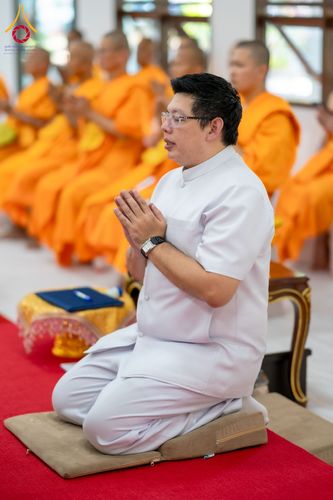 ภาพ No.160787:พิธีเจริญพระพุทธมนต์ และปิดแผ่นทองรูปเหมือน พระเดชพระคุณพระมงคลเทพมุนี (สด จนฺทสโร) พระผู้ปราบมาร จำนวน 3 องค์ วันเสาร์ที่ 5 ตุลาคม พ.ศ. 2567 ณ อาคารปลูกศรัทธา 2 (ชานชลาเดิม) วัดพระธรรมกาย อ.คลองหลวง จ.ปทุมธานี