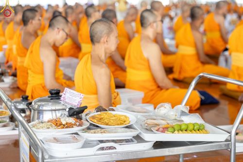 ภาพ No.157656:พิธีถวายภัตตาหารเมนูสวรรค์ ในพรรษาแห่งการเข้าถึงธรรม วันเสาร์ที่ 28 กันยายน พ.ศ. 2567 ณ หอฉันคุณยายอาจารย์ฯ วัดพระธรรมกาย