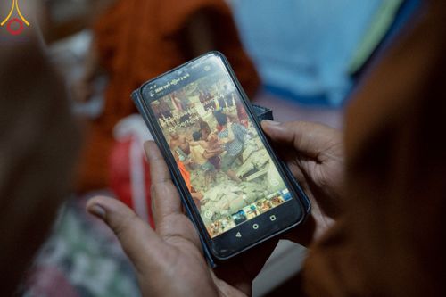 ภาพ No.220291:วันที่ 17 เมษายน พ.ศ. 2568 ผู้แทนวัดพระธรรมกาย ลงพื้นที่เยียวยา ซับน้ำตาเหยื่อแผ่นดินไหวมัณฑะเลย์