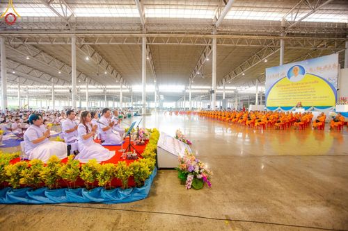 ภาพ No.139051:พิธีตักบาตร , พิธีบูชาข้าวพระ ณ ห้องแก้วสารพัด 1 สภาธรรมกายสากล วัดพระธรรมกาย วันอาทิตย์ต้นเดือนที่ 2 มิถุนายน พ.ศ. 2567