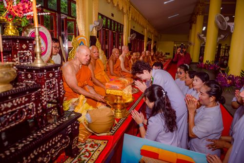 ภาพ No.177203:พิธีทอดกฐิน ณ วัดตรีมิตรประดิษฐาราม ต.รางหวาย อ.พนมทวน จ.กาญจนบุรี ในโครงการทอดกฐินสามัคคีทั่วไทย 30,000 วัด บูชาธรรม 80 ปี หลวงพ่อธัมมชโย โดยคณะศิษยานุศิษย์วัดพระธรรมกาย วันที่ 15 พฤศจิกายน พ.ศ. 2567