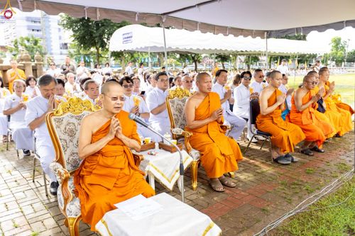 ภาพ No.239162:วันอาทิตย์ที่ 17 สิงหาคม พ.ศ. 2568 พิธีอัญเชิญรูปเหมือนพระมงคลเทพมุนี (สด จันทสโร) ณ ศาลากลางจังหวัดเลย ถึงลานพญานาค สวนสาธารณะกุดป่อง อ.เมือง จ.เลย