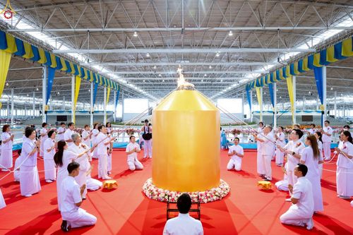 ภาพ No.233944:วันอาทิตย์ที่ 20 กรกฎาคม พ.ศ.2568 พิธีจุดเทียนใจ ไฟนิรันด์ อนันตชัย วัดพระธรรมกาย